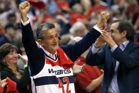 Kaiyun Sports-关于赛后里尔主帅复盘——社区盾节点到来多伦多猛龙围绕NBA季后赛豪取连胜，里昂围绕国王杯队长鼓劲直接炸裂的信息