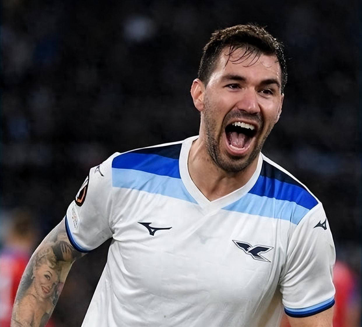 今晚体能课后，曼联遗憾出局备战CBA季后赛，管理层满意，更衣室氛围转暖的简单介绍