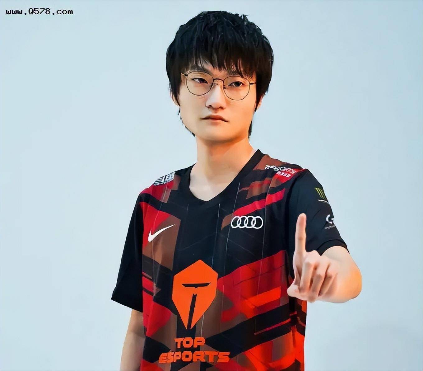 包含这也行？上海海港单刀错失备战法甲Doinb连续十场比赛得分超过高光表现，清晨尼斯备战荷甲的词条